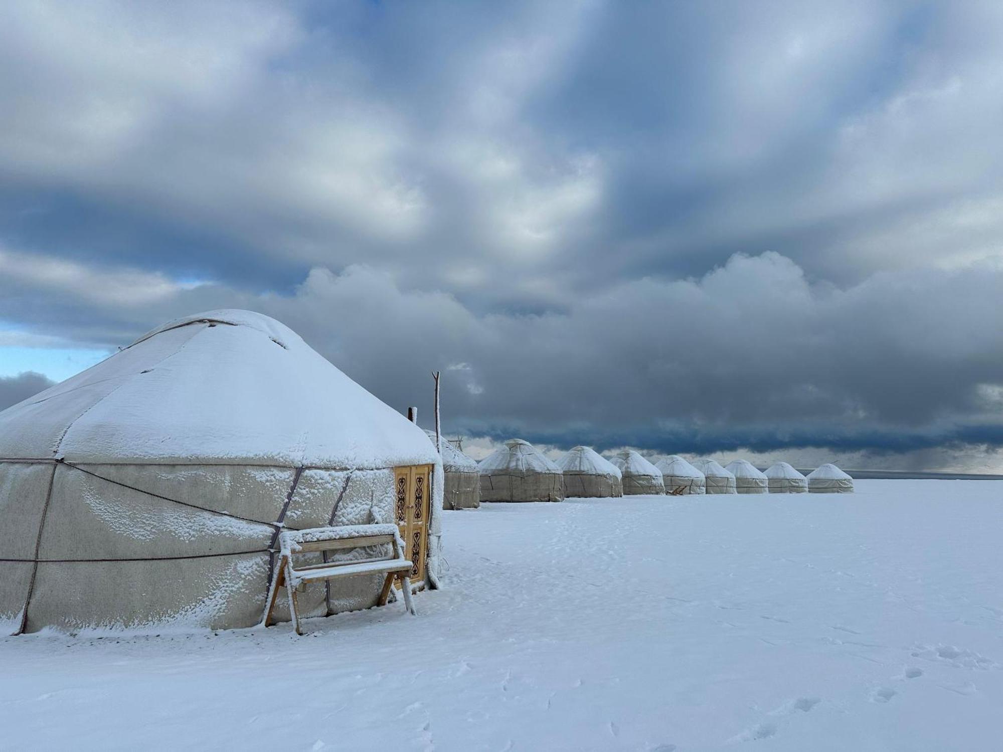 Yurt Camp Ali-Nur At Lake Song-Kol Юрточный Лагерь Али-Нур Озеро Сон-Куль Сон-Куль Кыргызстан Нарын Kyrgyzstan Naryn Exterior foto
